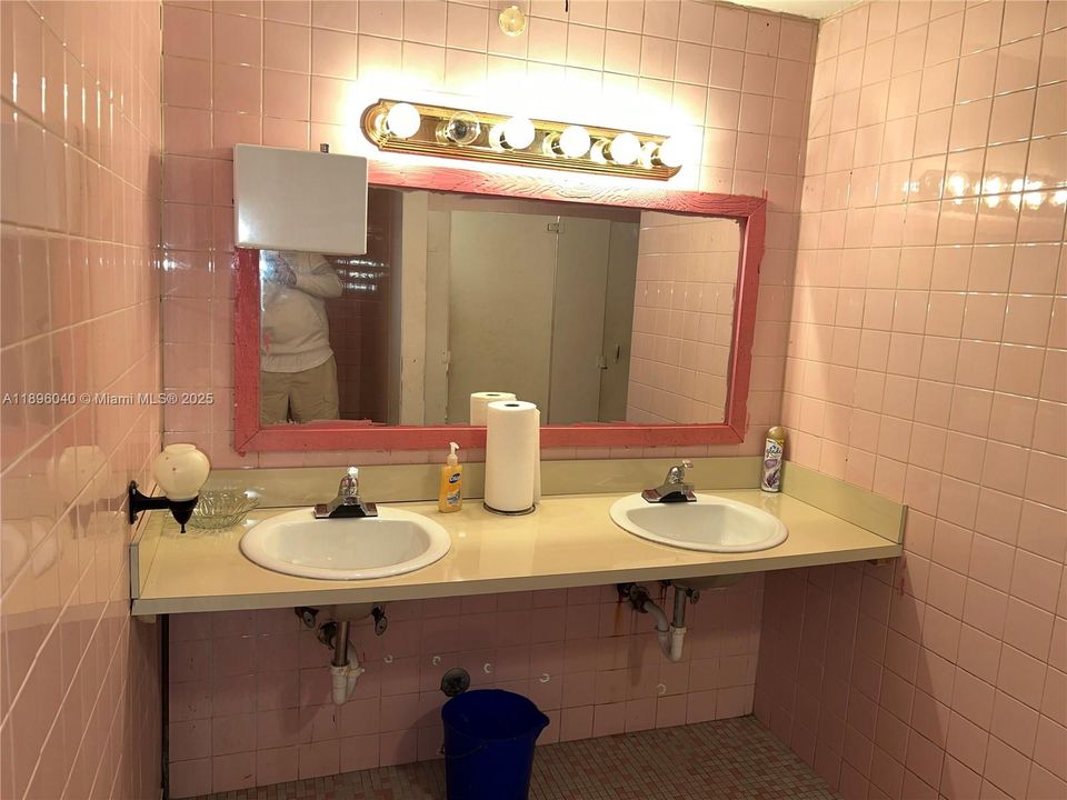 В аренду: $9,500 (0 спален, 0 ванн, 0 Квадратных фут)