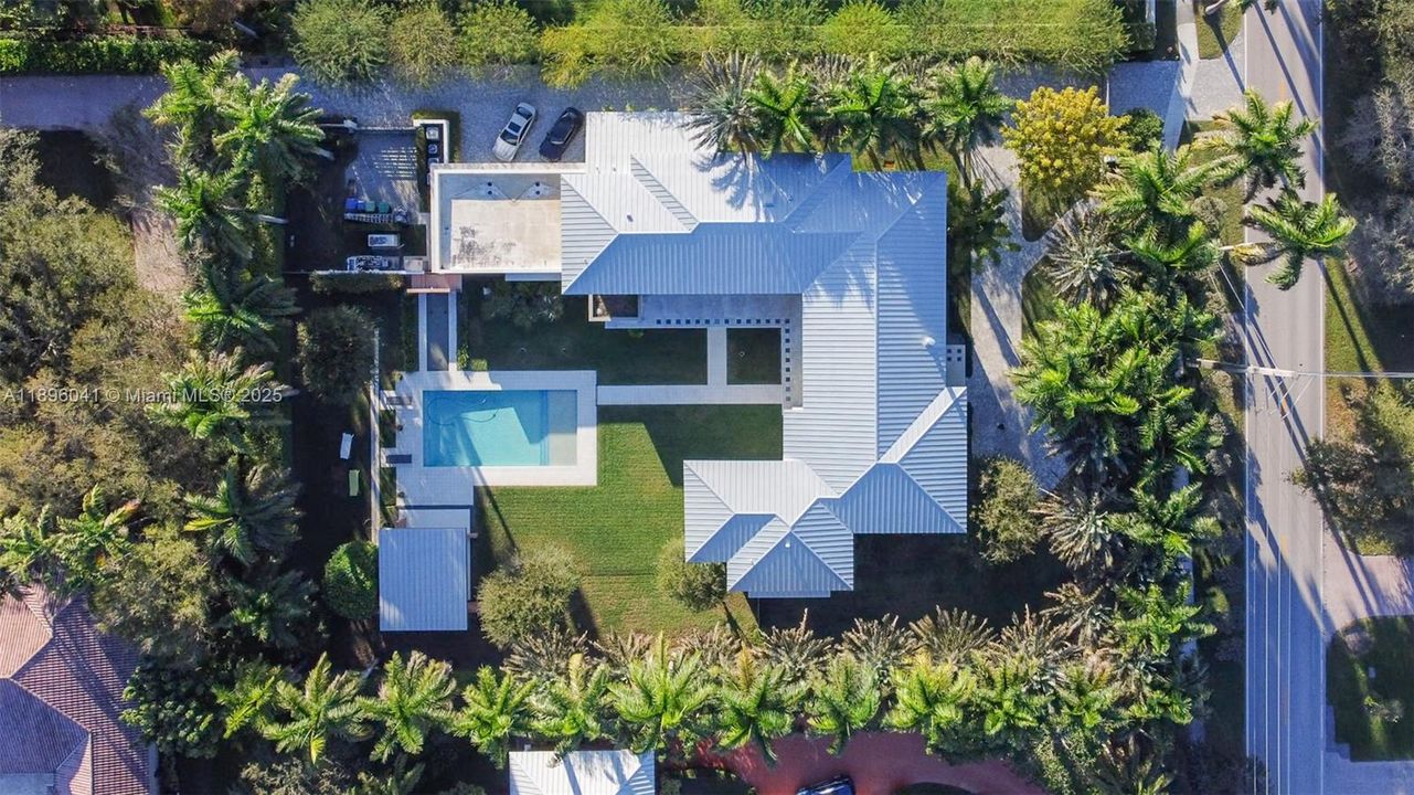 For Sale: $8,400,000 (6 beds, 7 baths, 6970 Square Feet)