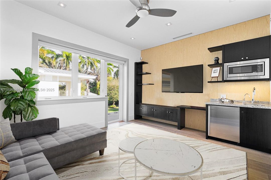 For Sale: $8,400,000 (6 beds, 7 baths, 6970 Square Feet)