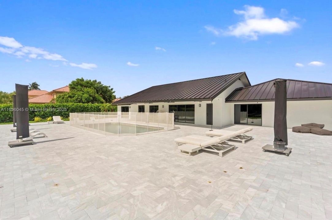 На продажу: $3,999,999 (4 спален, 4 ванн, 3592 Квадратных фут)