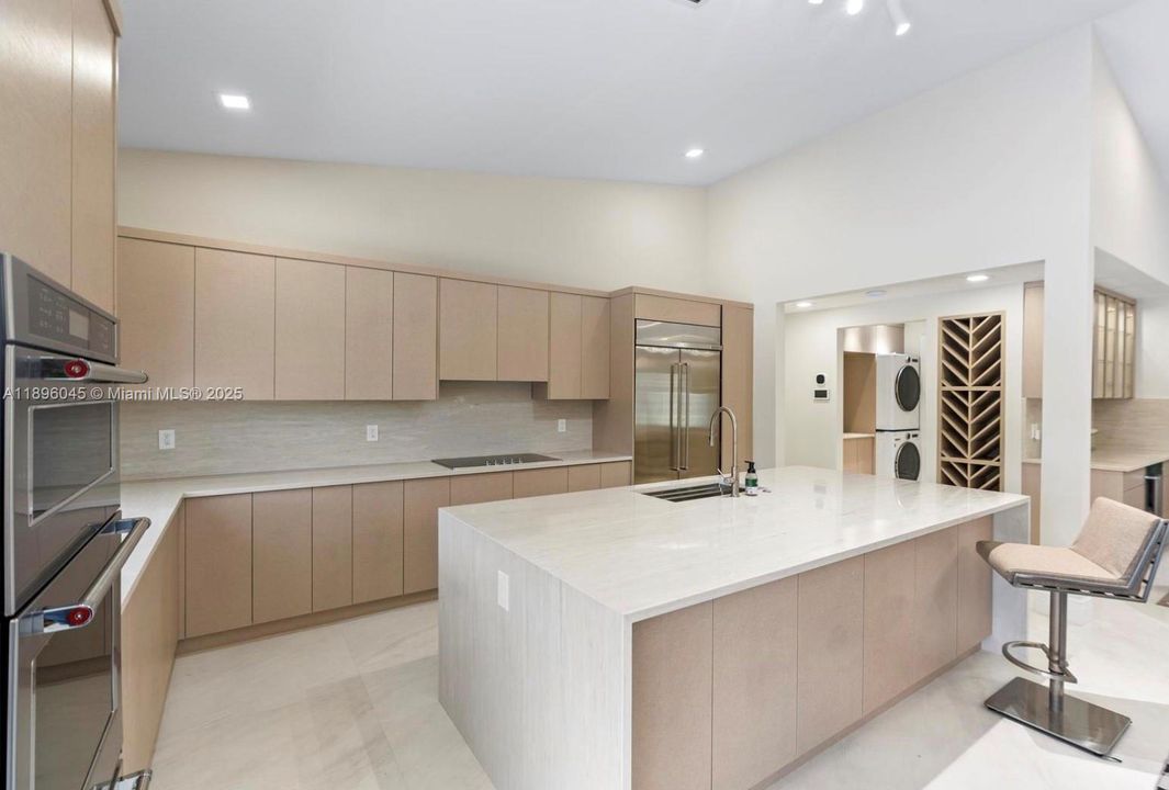 На продажу: $3,999,999 (4 спален, 4 ванн, 3592 Квадратных фут)