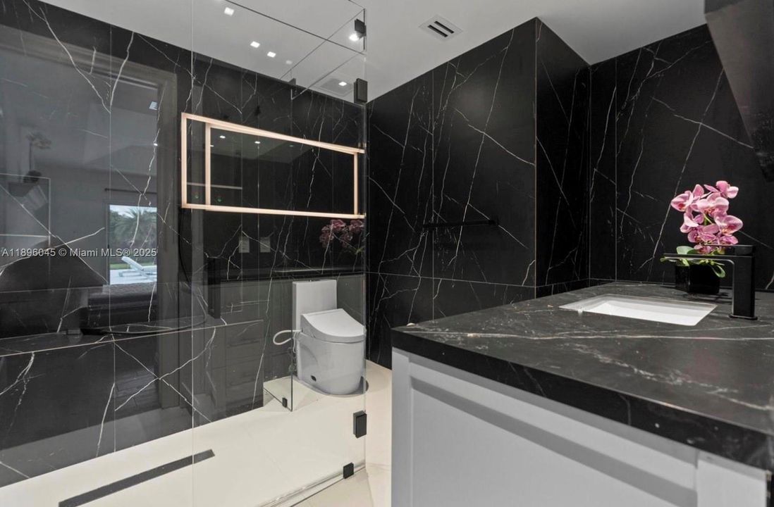 На продажу: $3,999,999 (4 спален, 4 ванн, 3592 Квадратных фут)