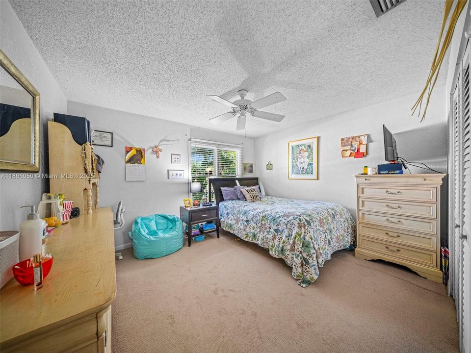 На продажу: $895,000 (3 спален, 2 ванн, 1653 Квадратных фут)