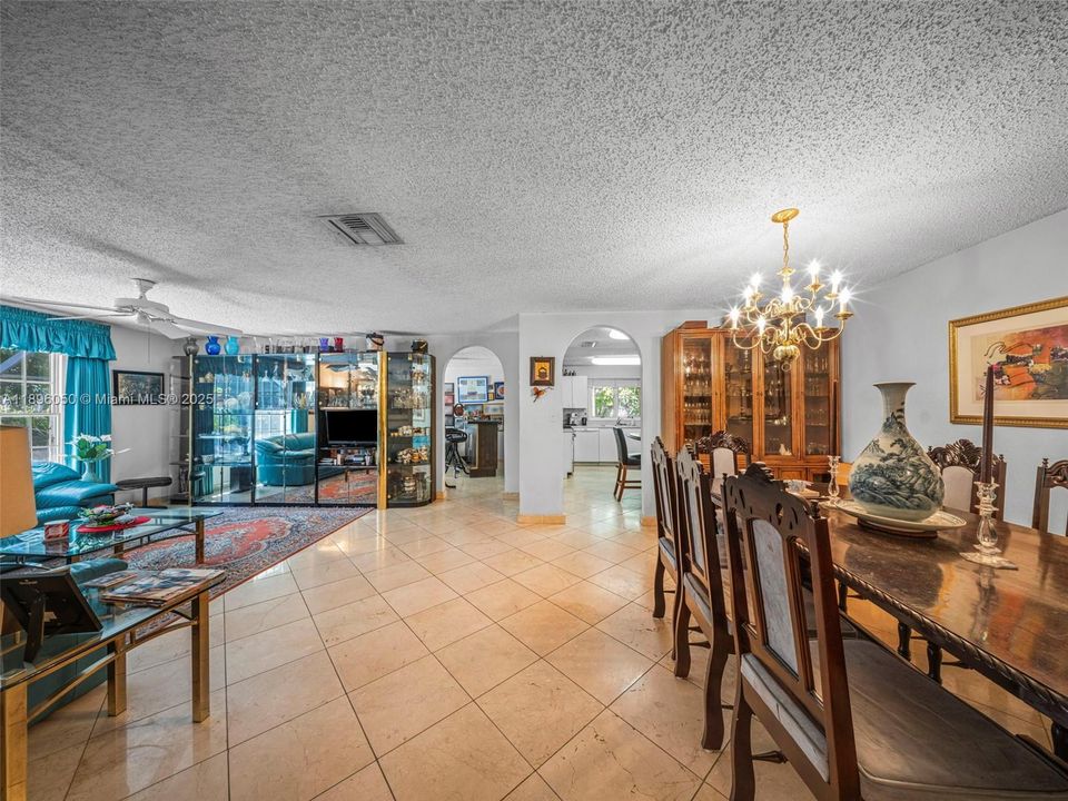 На продажу: $895,000 (3 спален, 2 ванн, 1653 Квадратных фут)