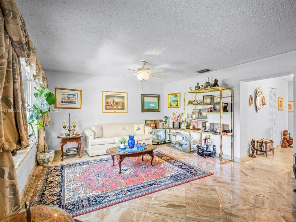 На продажу: $895,000 (3 спален, 2 ванн, 1653 Квадратных фут)