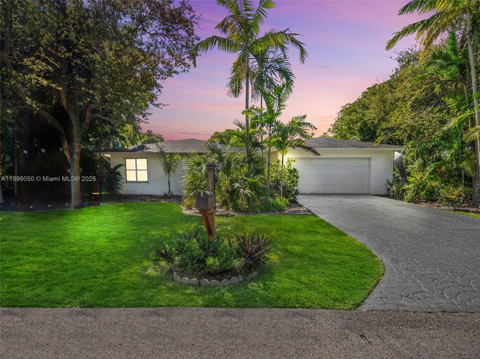 На продажу: $895,000 (3 спален, 2 ванн, 1653 Квадратных фут)