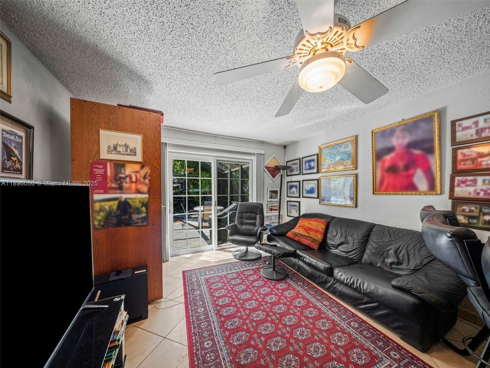 На продажу: $895,000 (3 спален, 2 ванн, 1653 Квадратных фут)