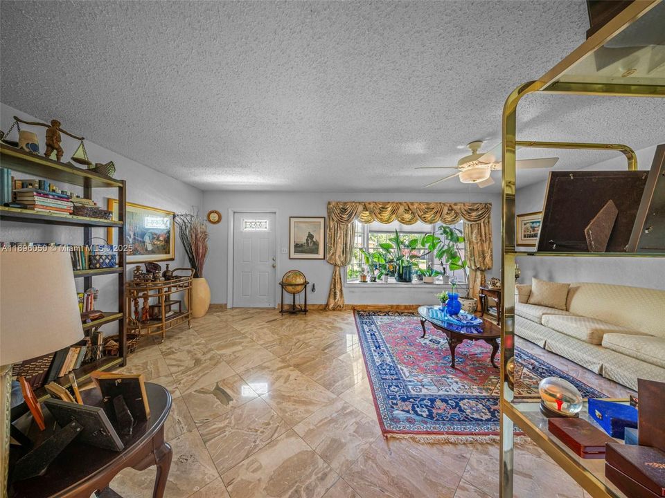 На продажу: $895,000 (3 спален, 2 ванн, 1653 Квадратных фут)