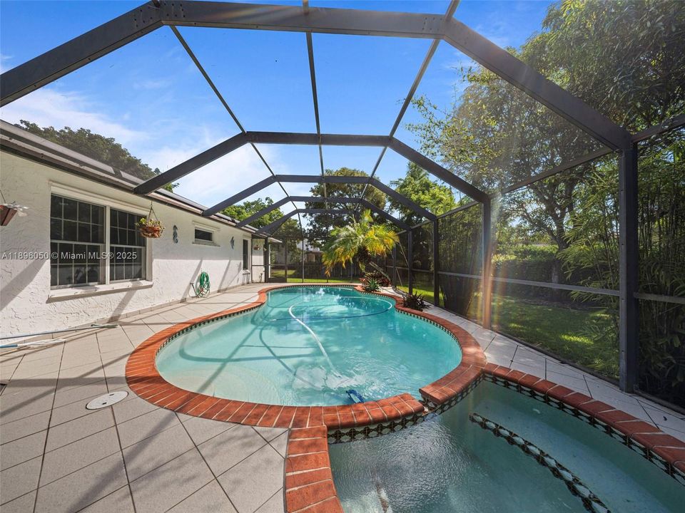 На продажу: $895,000 (3 спален, 2 ванн, 1653 Квадратных фут)