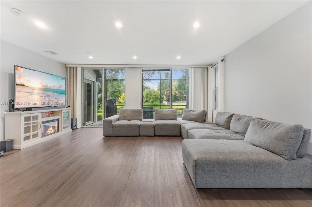 For Sale: $559,000 (3 beds, 2 baths, 1738 Square Feet)