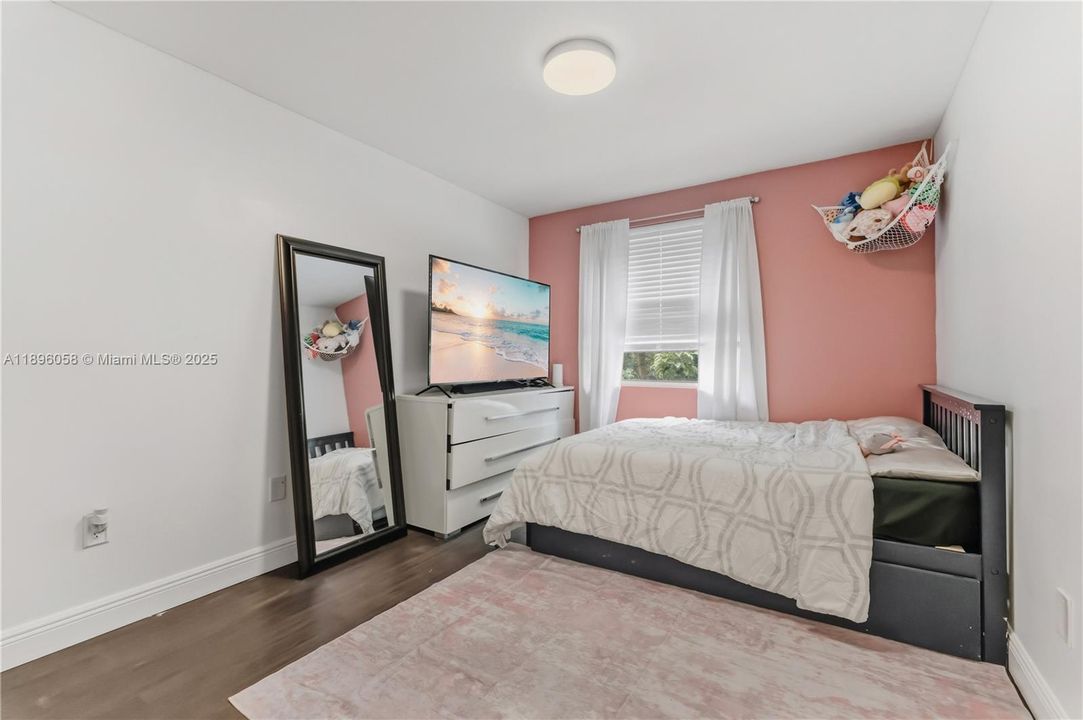 For Sale: $559,000 (3 beds, 2 baths, 1738 Square Feet)