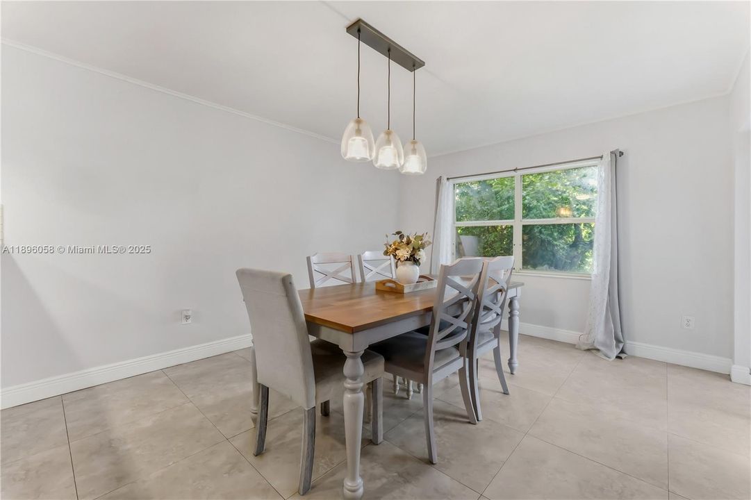 For Sale: $559,000 (3 beds, 2 baths, 1738 Square Feet)