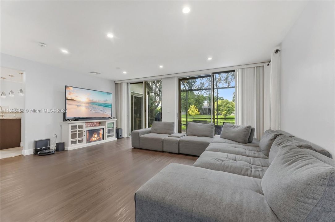 For Sale: $559,000 (3 beds, 2 baths, 1738 Square Feet)