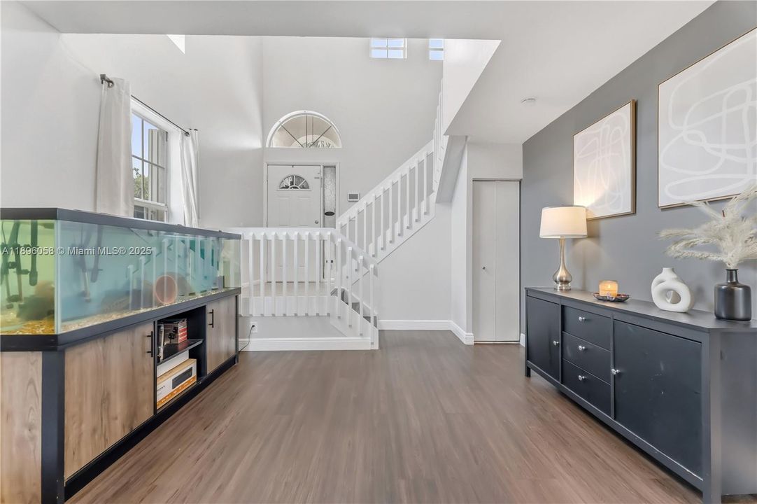 For Sale: $559,000 (3 beds, 2 baths, 1738 Square Feet)