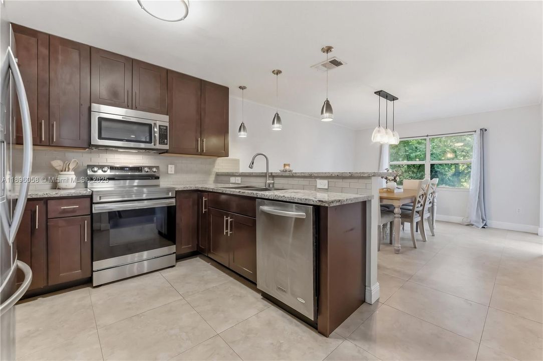 For Sale: $559,000 (3 beds, 2 baths, 1738 Square Feet)