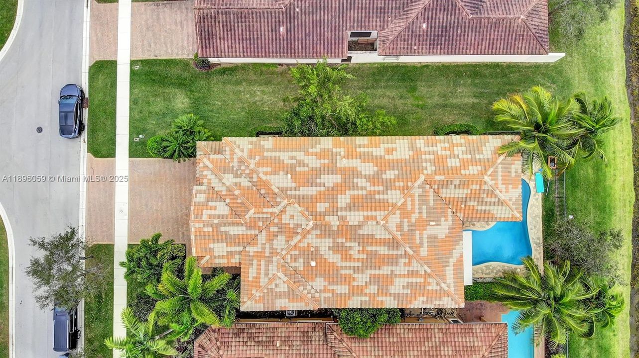 出租: $14,998 (6 贝兹, 5 浴室, 4331 平方英尺)