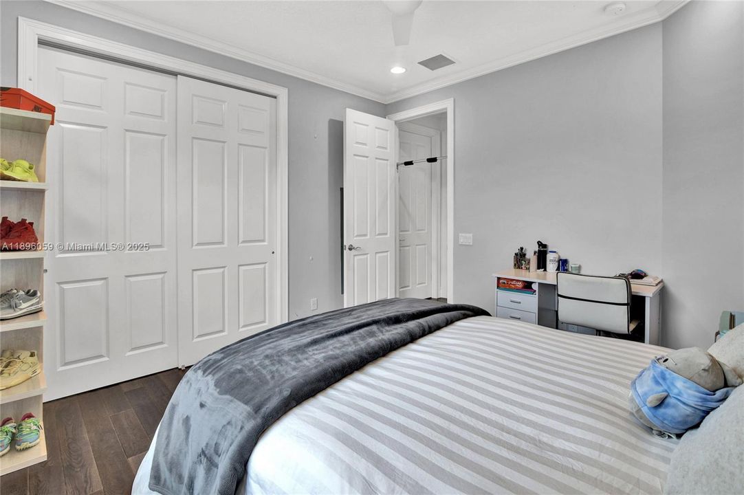 出租: $14,998 (6 贝兹, 5 浴室, 4331 平方英尺)