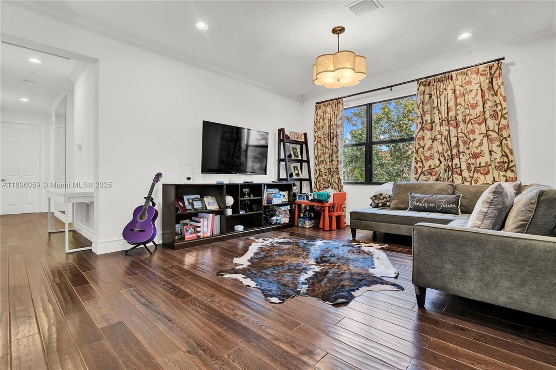 出租: $14,998 (6 贝兹, 5 浴室, 4331 平方英尺)