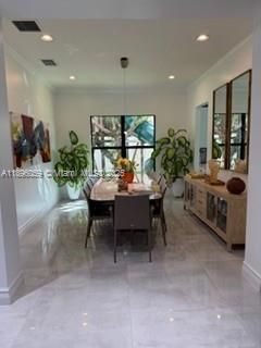 出租: $14,998 (6 贝兹, 5 浴室, 4331 平方英尺)