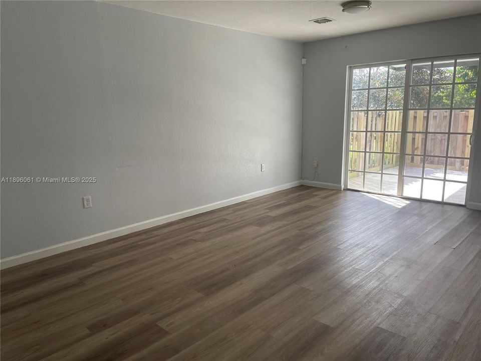 For Rent: $2,300 (3 beds, 2 baths, 1276 Square Feet)