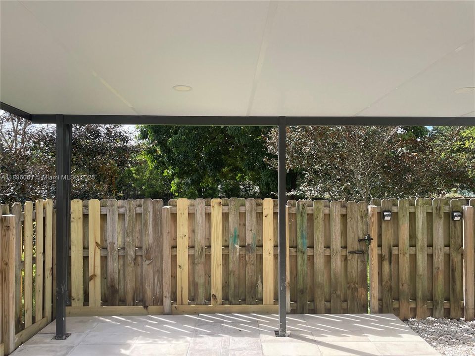 For Rent: $2,300 (3 beds, 2 baths, 1276 Square Feet)