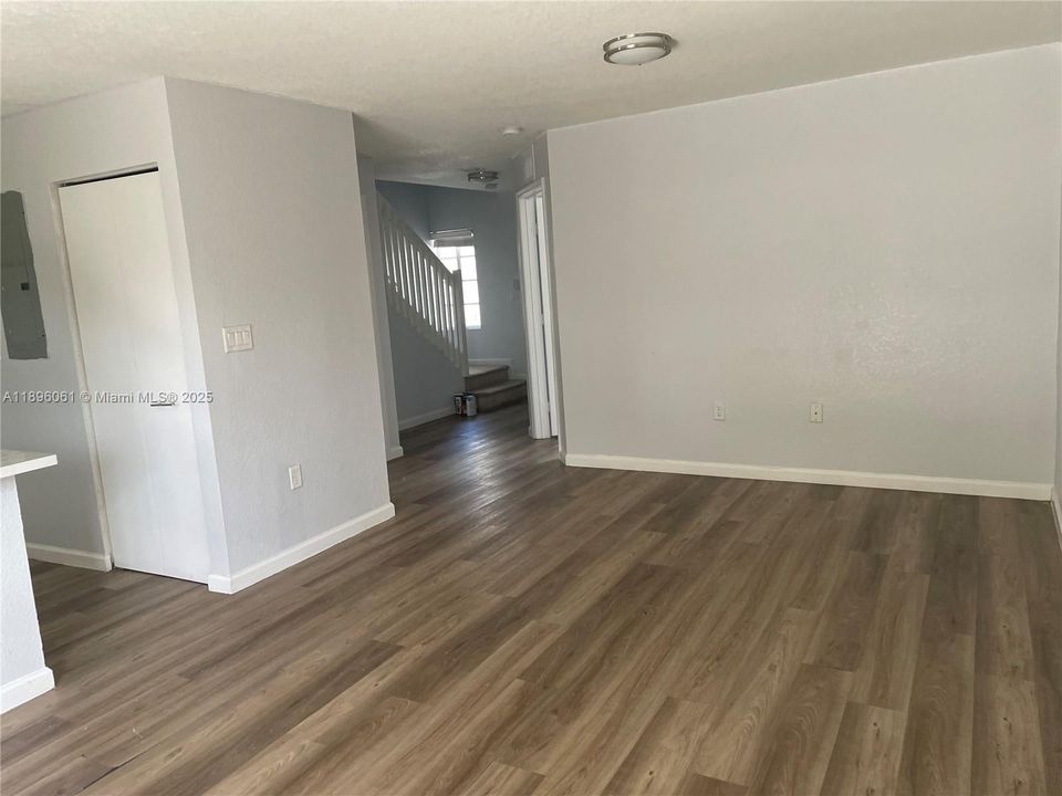 For Rent: $2,300 (3 beds, 2 baths, 1276 Square Feet)