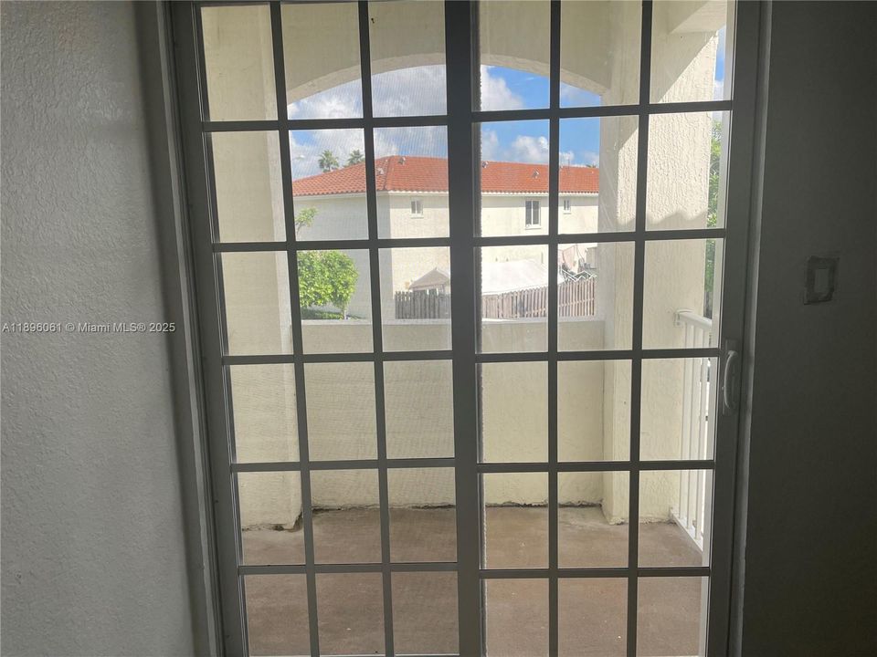 For Rent: $2,300 (3 beds, 2 baths, 1276 Square Feet)