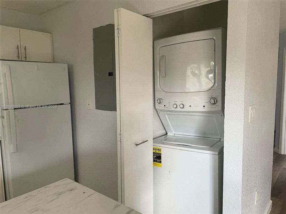 For Rent: $2,300 (3 beds, 2 baths, 1276 Square Feet)