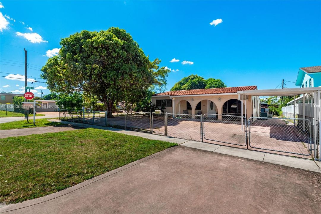 For Sale: $665,000 (5 beds, 2 baths, 1847 Square Feet)