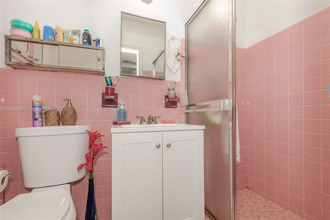 For Sale: $665,000 (5 beds, 2 baths, 1847 Square Feet)