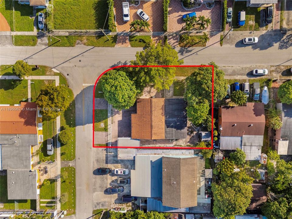 For Sale: $665,000 (5 beds, 2 baths, 1847 Square Feet)