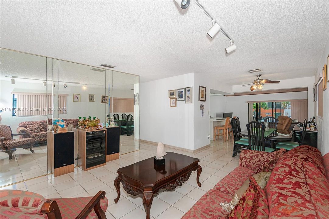 For Sale: $665,000 (5 beds, 2 baths, 1847 Square Feet)