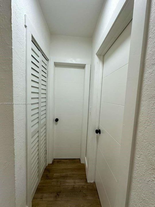 For Sale: $439,000 (2 beds, 1 baths, 929 Square Feet)