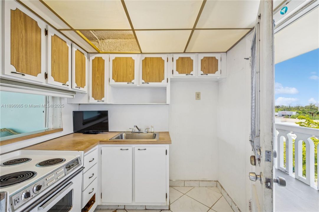 待售: $160,000 (1 贝兹, 1 浴室, 768 平方英尺)