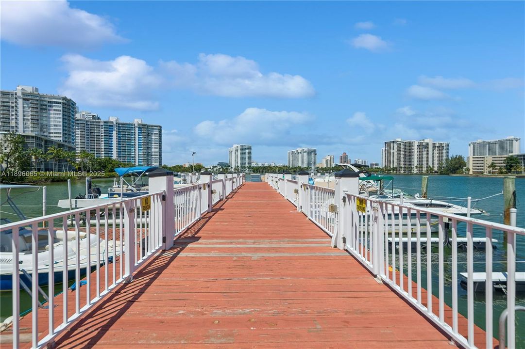 待售: $160,000 (1 贝兹, 1 浴室, 768 平方英尺)