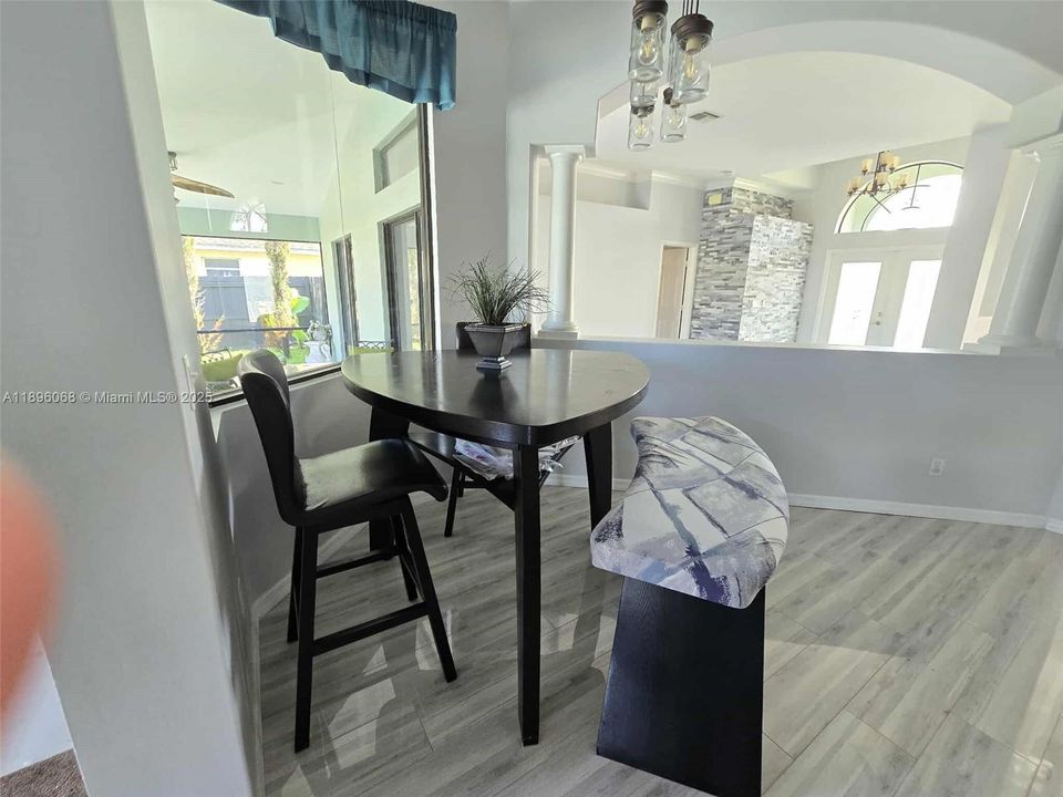 En Renta: $3,300 (3 camas, 2 baños, 2061 Pies cuadrados)