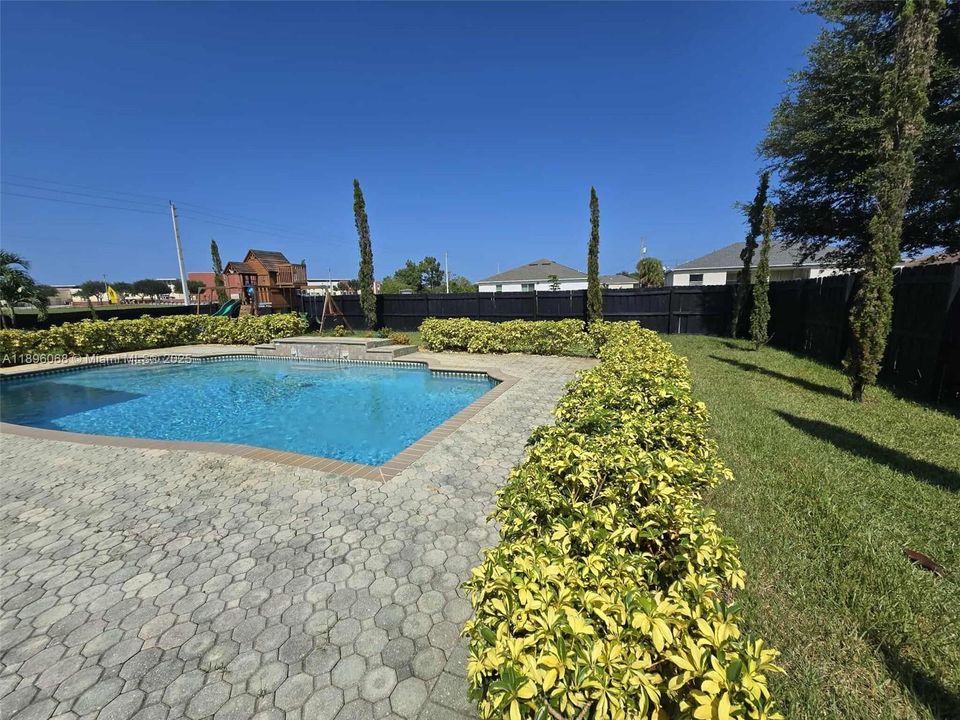 En Renta: $3,300 (3 camas, 2 baños, 2061 Pies cuadrados)