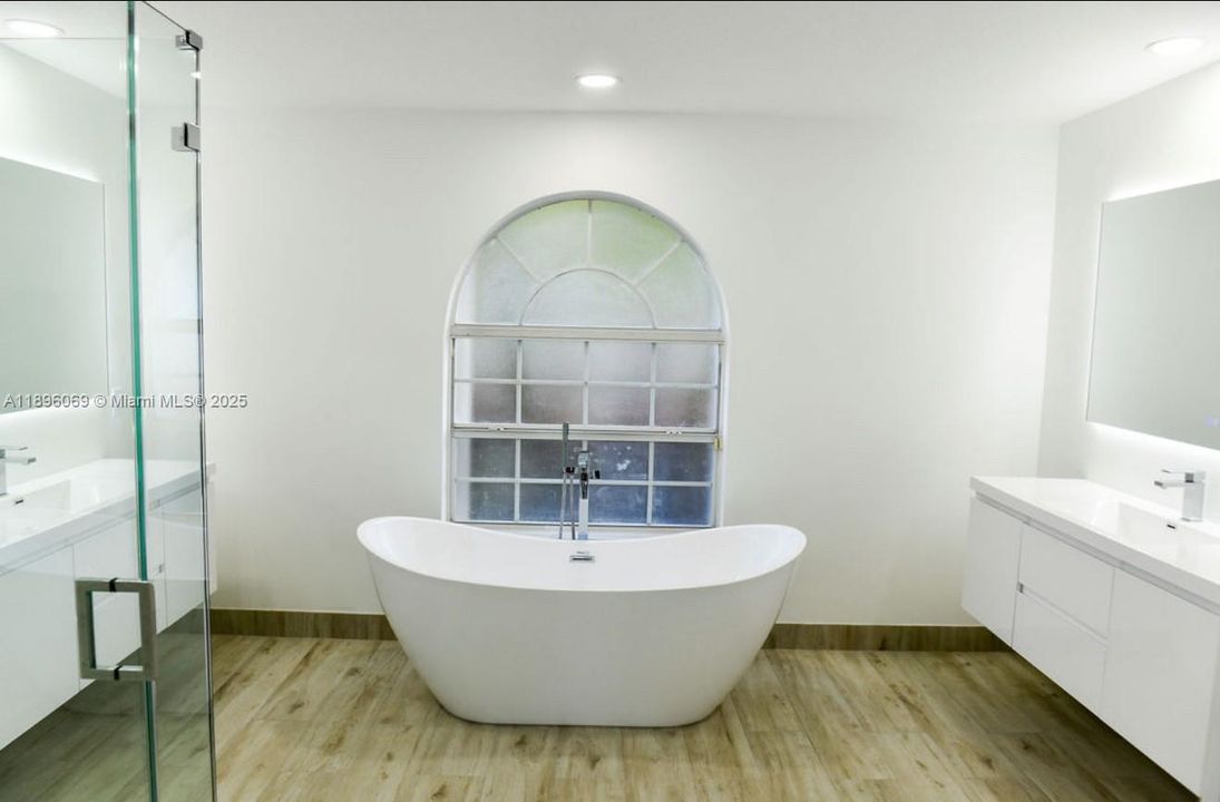 For Rent: $5,900 (4 beds, 2 baths, 2344 Square Feet)