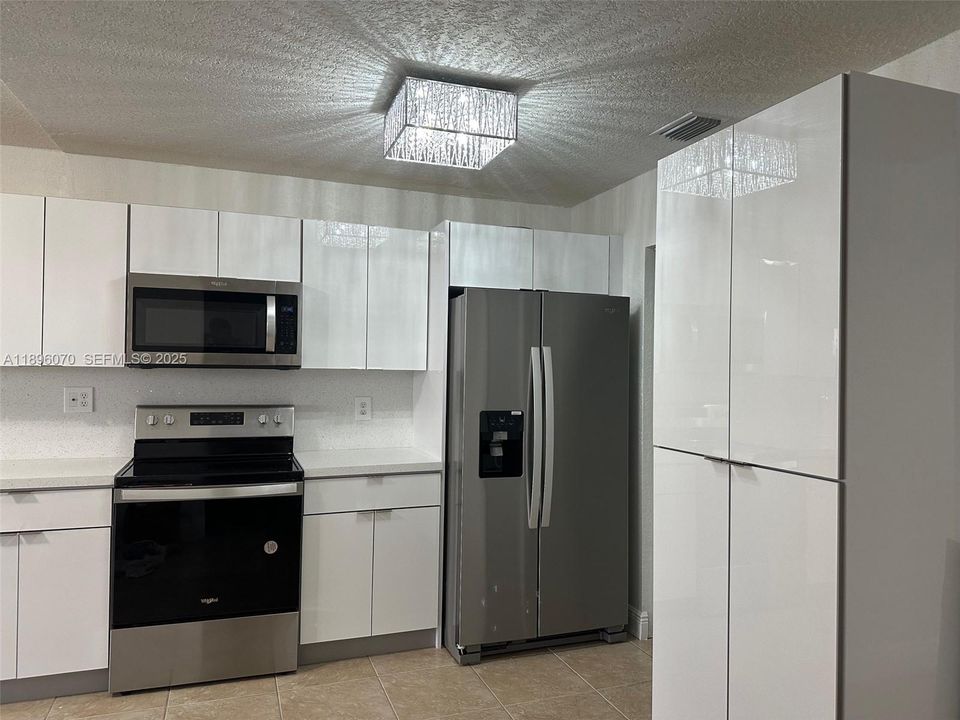 Active With Contract: $3,000 (3 beds, 2 baths, 1170 Square Feet)