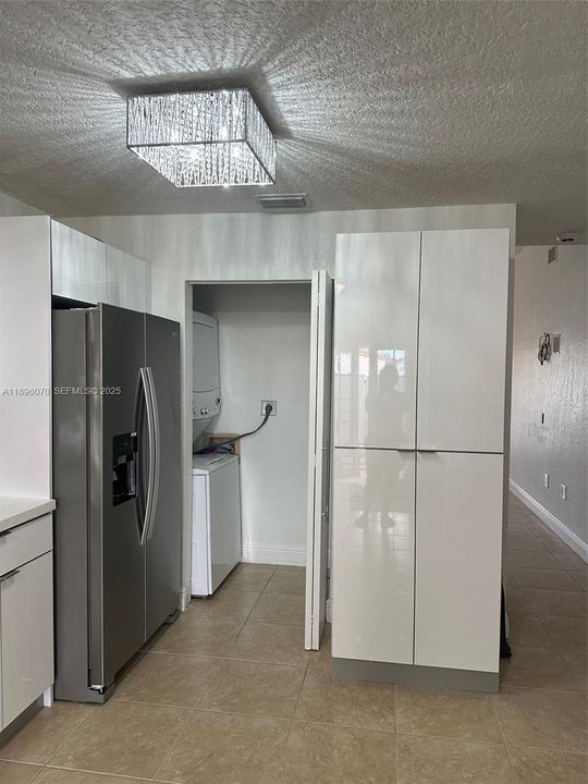 Active With Contract: $3,000 (3 beds, 2 baths, 1170 Square Feet)