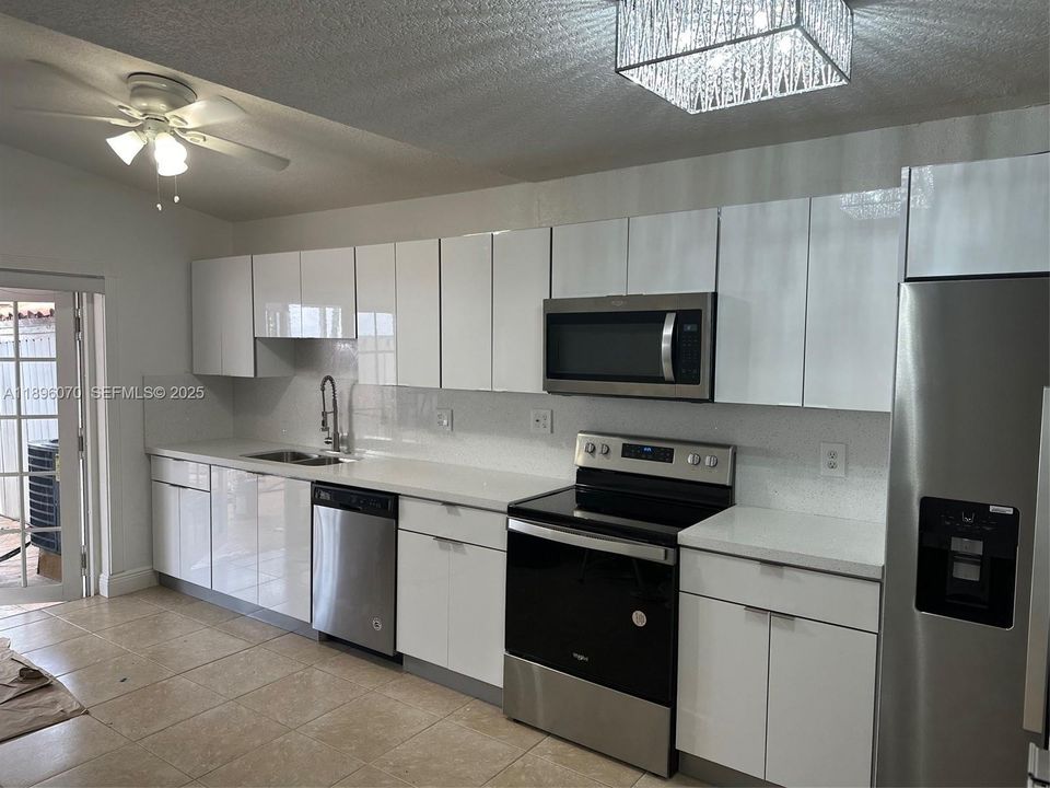 Active With Contract: $3,000 (3 beds, 2 baths, 1170 Square Feet)