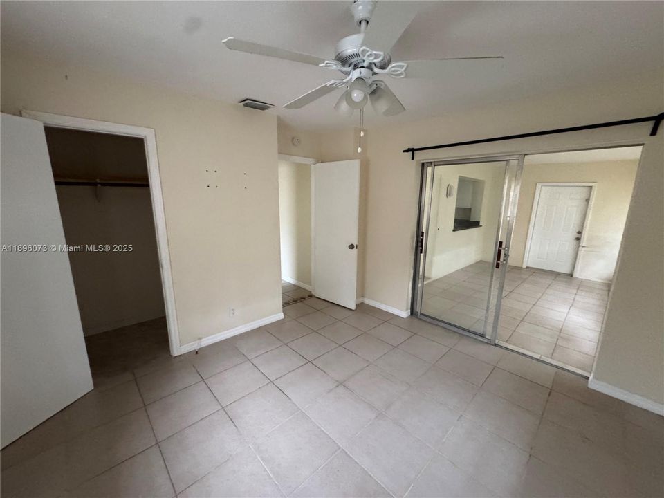 Active With Contract: $310,000 (2 beds, 1 baths, 971 Square Feet)