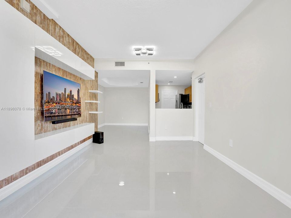 For Rent: $2,900 (3 beds, 2 baths, 1271 Square Feet)