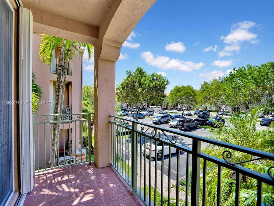 For Rent: $2,900 (3 beds, 2 baths, 1271 Square Feet)