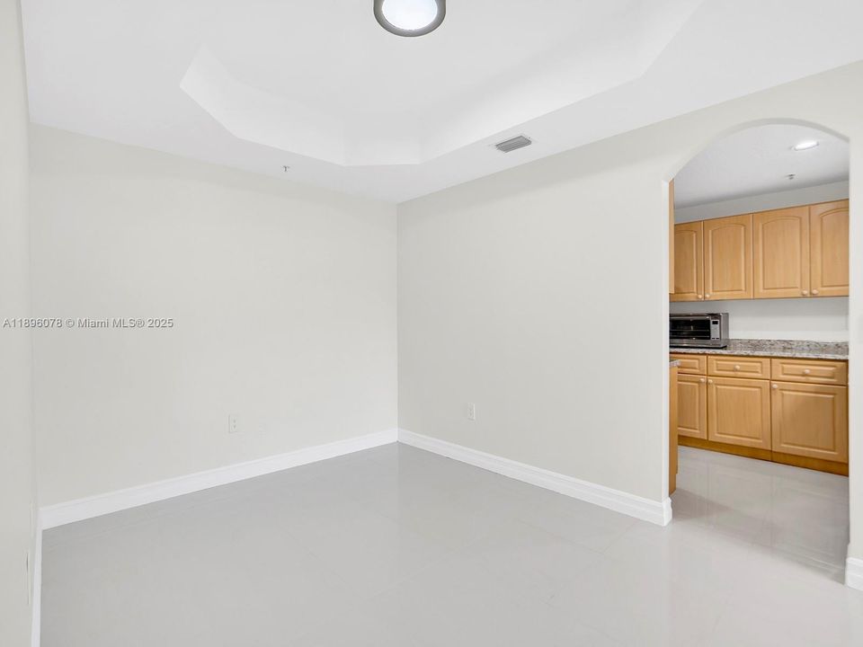 For Rent: $2,900 (3 beds, 2 baths, 1271 Square Feet)