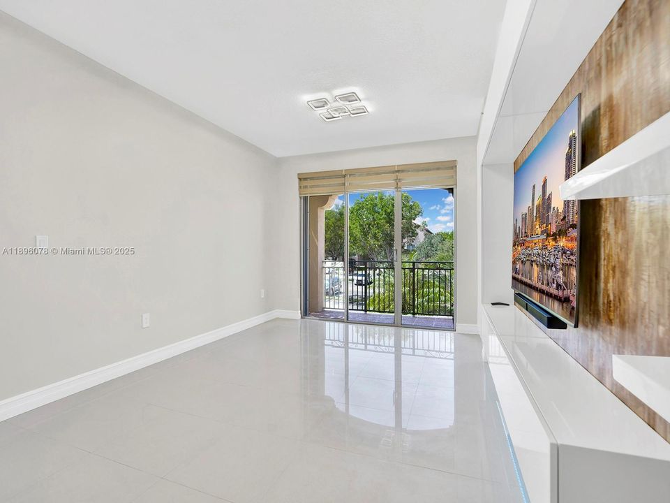 For Rent: $2,900 (3 beds, 2 baths, 1271 Square Feet)