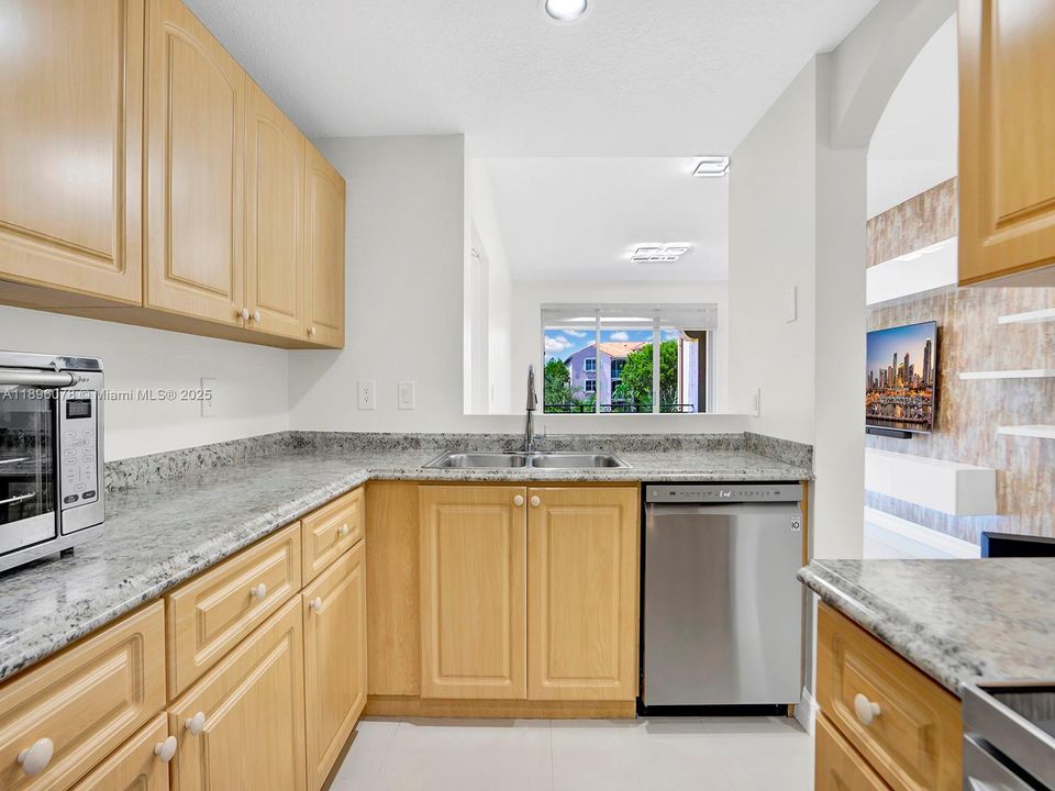 For Rent: $2,900 (3 beds, 2 baths, 1271 Square Feet)