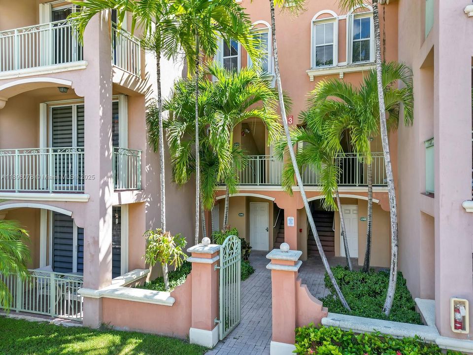 For Rent: $2,900 (3 beds, 2 baths, 1271 Square Feet)