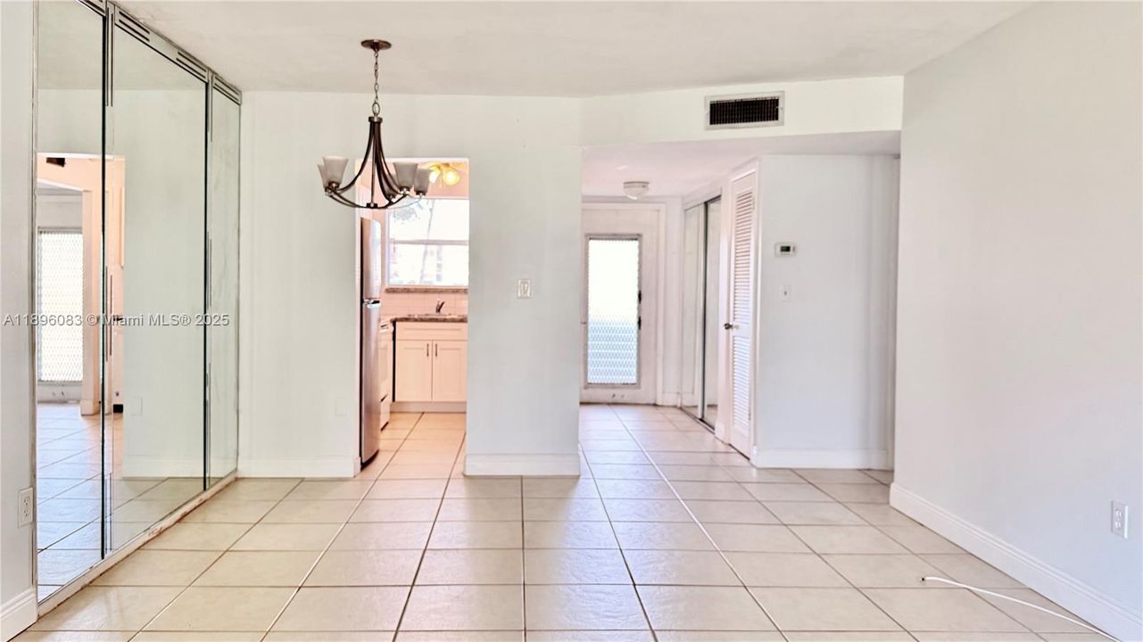 待售: $118,000 (2 贝兹, 2 浴室, 850 平方英尺)