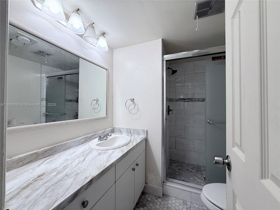 待售: $118,000 (2 贝兹, 2 浴室, 850 平方英尺)